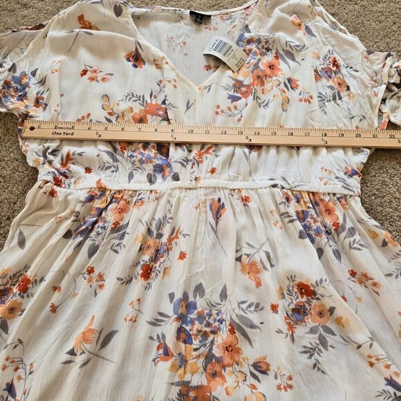 Torrid High Low Ivory Floral Cold Shoulder Short Sleeve V-Neck Top  Sz 2 (2X) - Picture 7 of 14